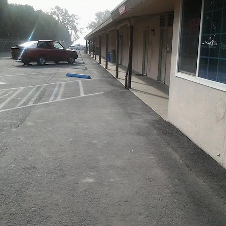 Budget Inn Tulare Esterno foto