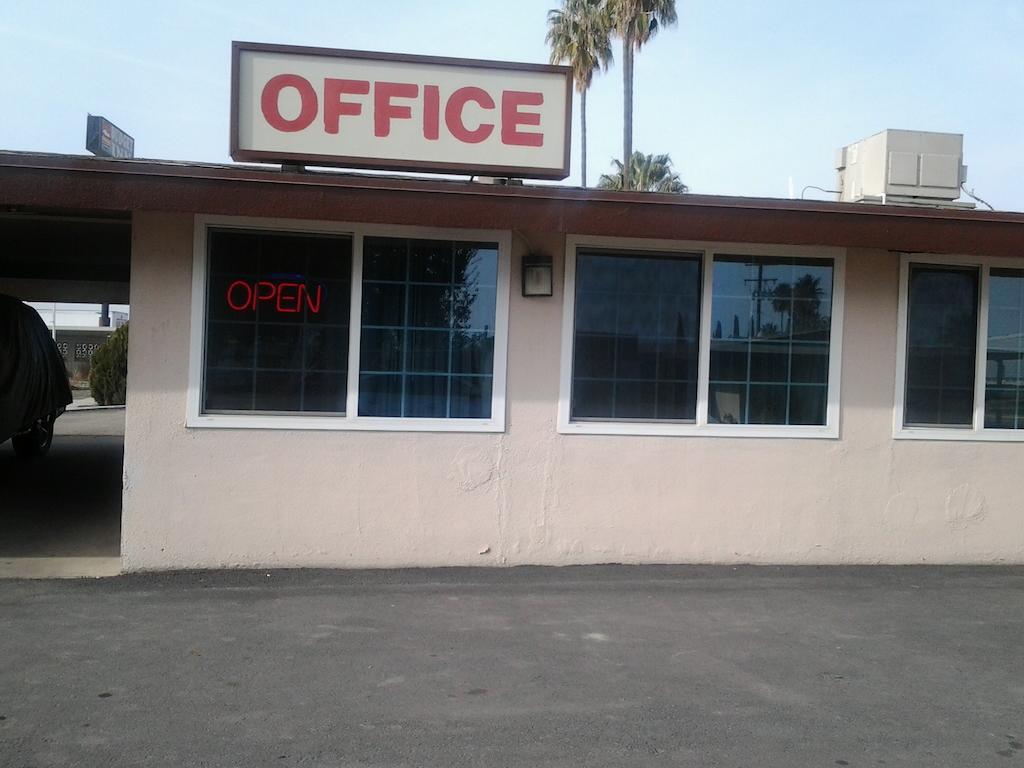 Budget Inn Tulare Esterno foto